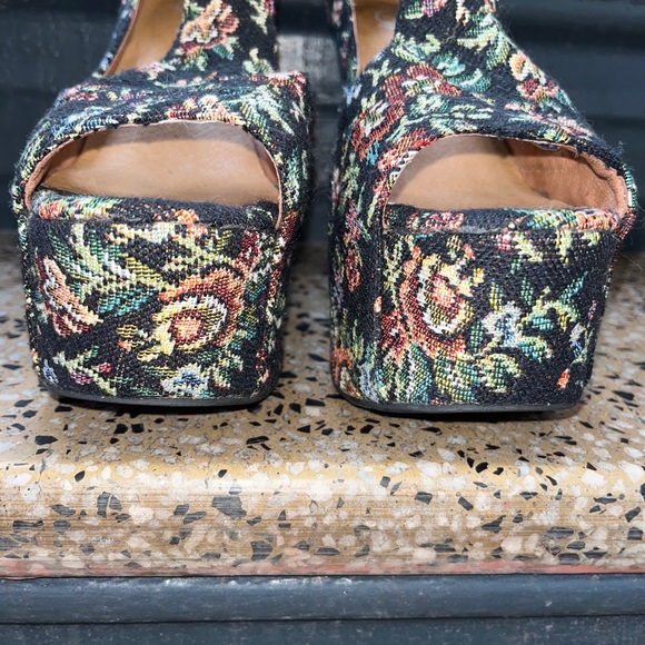 Jeffrey Campbell Vintage Floral Tapestry Platform Size 9.5 Shoes EUC - Picture 8 of 16